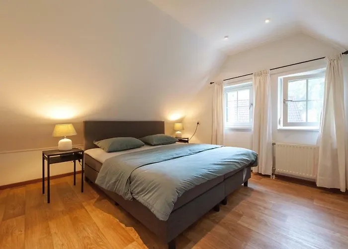 63 بيت للعطل